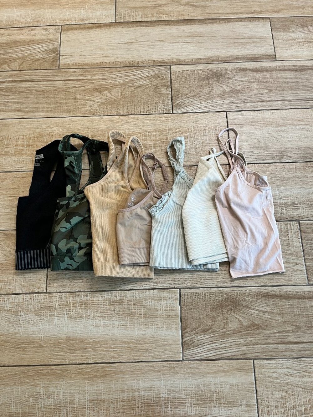 Womens Bundle of 7 Bra / Bralettes Tops - M/L